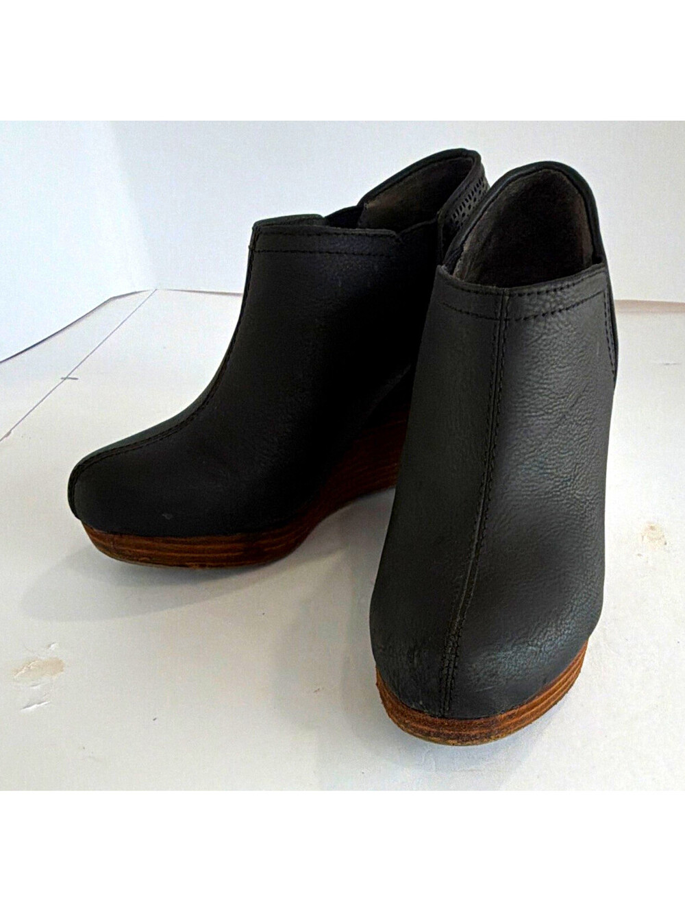Dr. Scholl's Women's Black Leather Wedge Heels Closed Toe Perforated